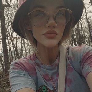 Meet your Posher, Ella